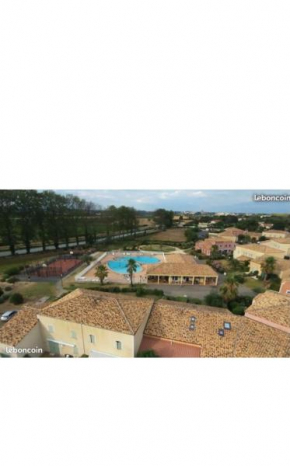 Villa agréable avec jardin et piscines